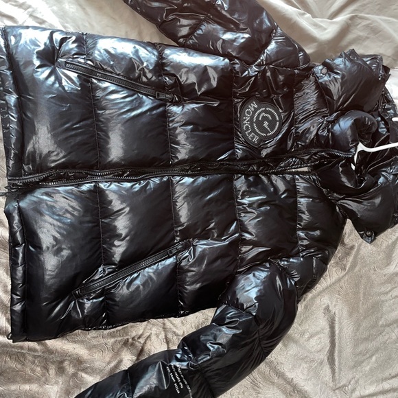 Men’s designer Montclair coat size medium paid $1,200.00 asking for $500.00 - Picture 3 of 4